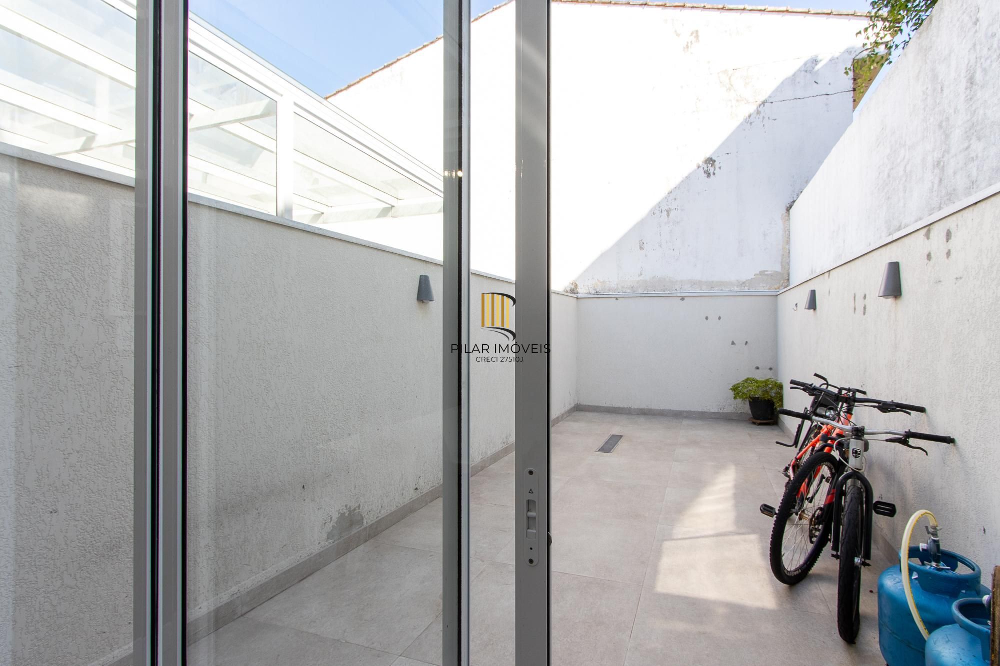 Ótima casa com 3dormitórios 1 suite no bairro Tristeza