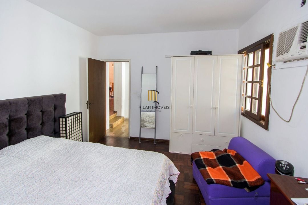 Casa para Venda - 281m², 3 dormitórios, sendo 1 suites, 3 vagas - Jardim Isabel