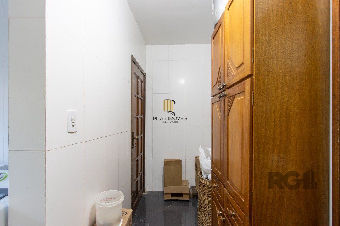 Casa para Venda - 300m², 3 dormitórios, sendo 1 suites, 4 vagas - Tristeza