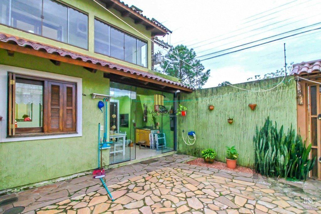 Casa para Venda - 167m², 3 dormitórios, sendo 1 suites, 7 vagas - Hípica