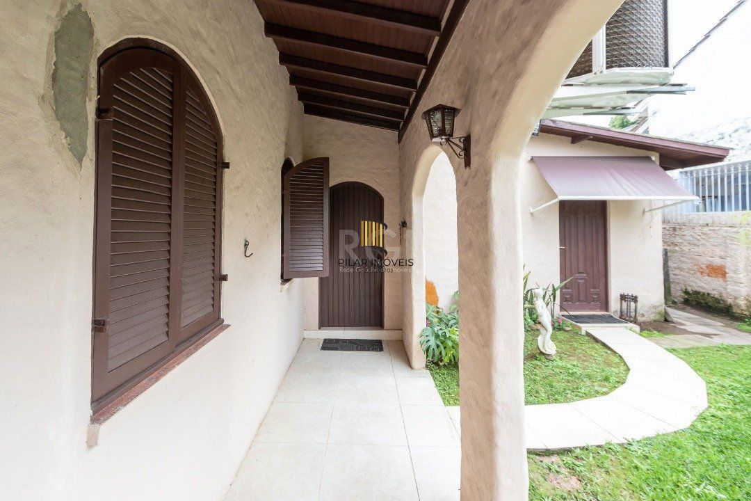 Casa para Venda - 380m², 3 dormitórios, sendo 1 suites, 3 vagas - Tristeza