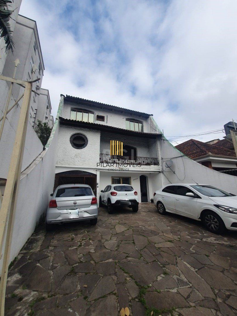 Casa para Venda - 226.9m², 5 dormitórios, sendo 2 suites, 5 vagas - Teresópolis