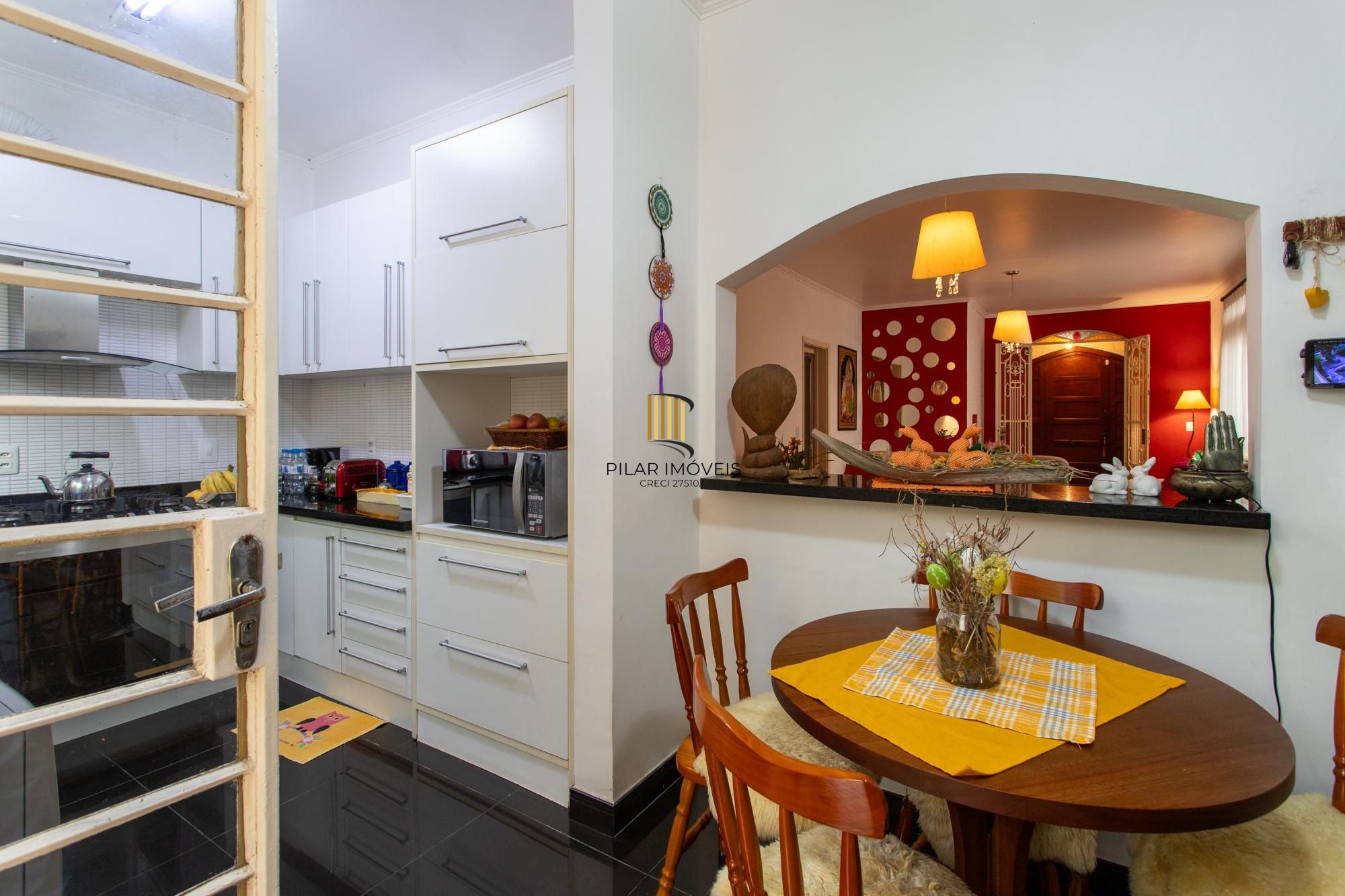 Casa 5 dormitórios no bairro Vila Assunção