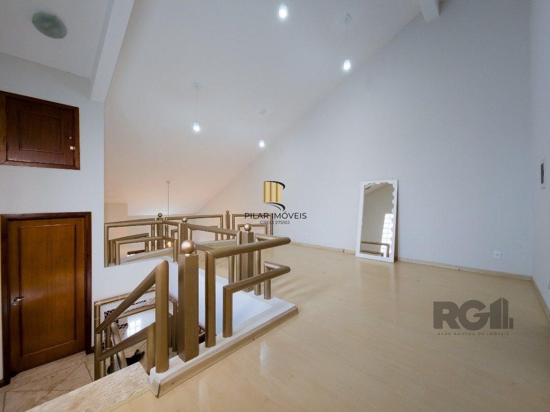 Casa 4 dormitórios no bairro Glória