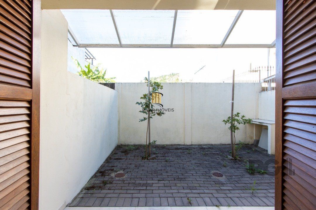Casa para Venda - 120m², 3 dormitórios, sendo 1 suites, 1 vaga - Guarujá