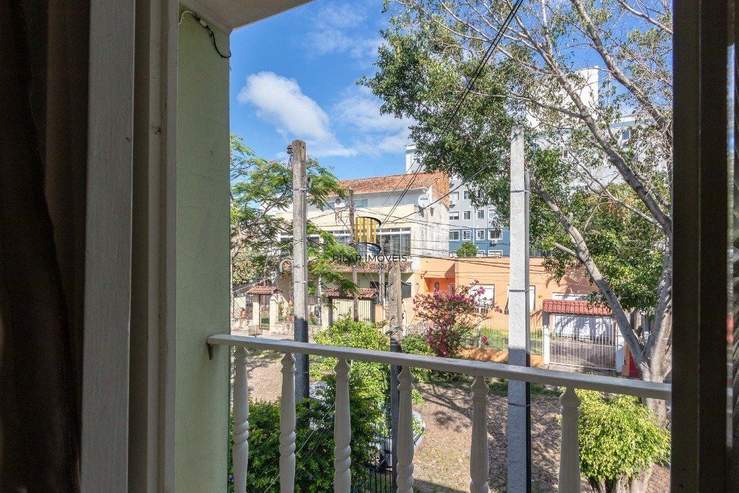 Casa para Venda - 280m², 3 dormitórios, sendo 1 suites, 2 vagas - Nonoai