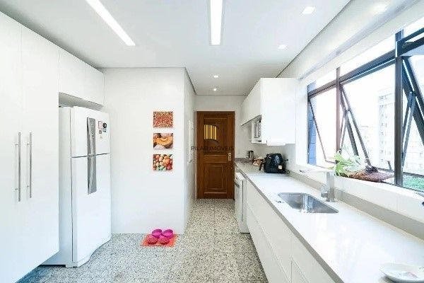 Vende-se apartamento com 3 quartos (1 suíte), 2 vagas e 171 m² -Bela Vista