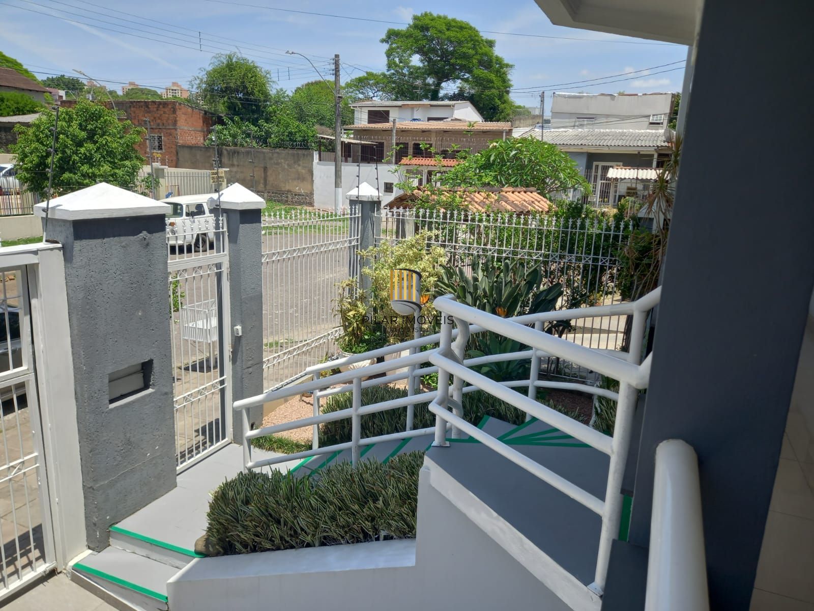 Vende-se sobrado com 5 quartos (3 suítes), 428m² e 3 vagas – Alto Petrópolis