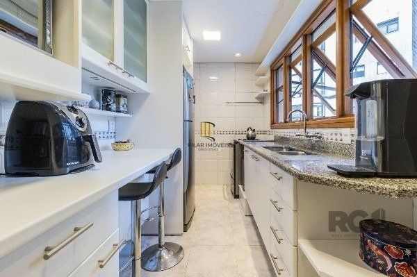Vende-se luxuoso apartamento 3 quartos com suíte, 2 vagas, lareira, churrasqueira, próximo da encol - 133m² - Bela Vista