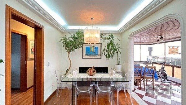 Apartamento com 3 Dormitórios, Suíte e Sacada e 1 vaga - 115m² - Petrópolis