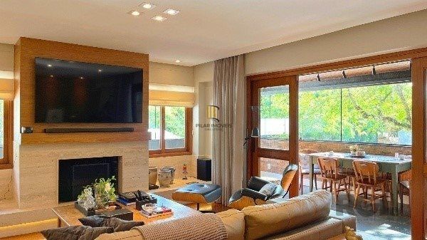 Apartamento de 200m², 4 quartos, 1 suíte e 4 vagas – Moinhos de Vento