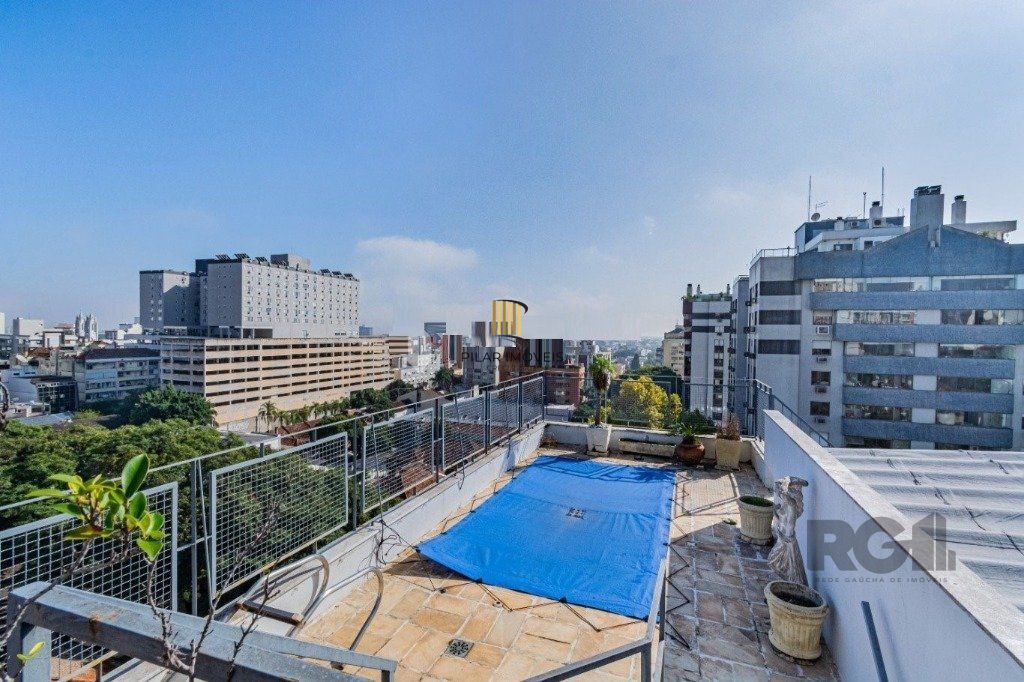 Vende-se ampla cobertura com 3 dormitórios 3 vagas - 269m² - Bairro Moinhos de Vento