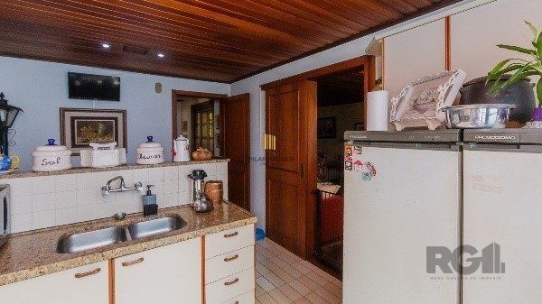 Vende-se ampla casa em condomínio com 3 quartos, suite master, sacada, perto da Encol - 292m² - Bela Vista