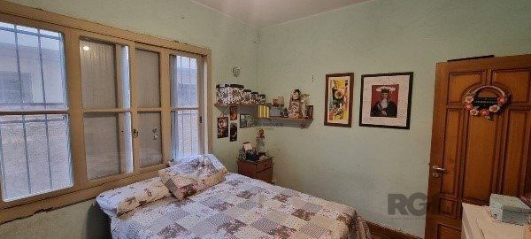 Vende-se ampla casa 6 quartos, 2 suítes, 5 vagas de garagem, churrasqueira e duas entradas individuais - 360m² - Chácara das Pedras