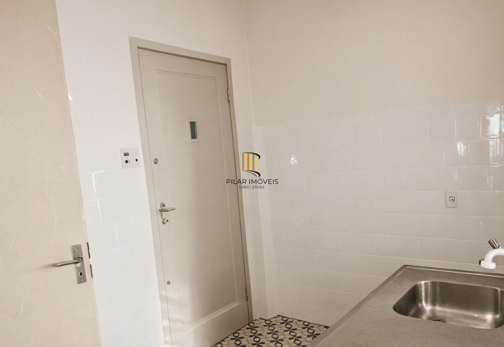 Vende-se apartamento com 2 quartos, 76m², sacada e 1 vaga - Auxiliadora