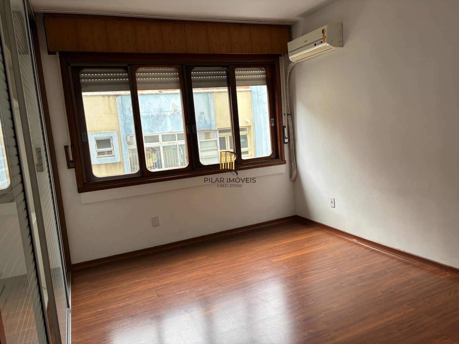 Vende-se apartamento com 3 quartos( 1 suíte), 111m² e 1 vaga – Auxiliadora