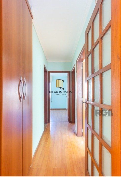 Vende-se ensolarado apartamento 3 quartos, 121m², áreas amplas. com sacada - Petrópolis