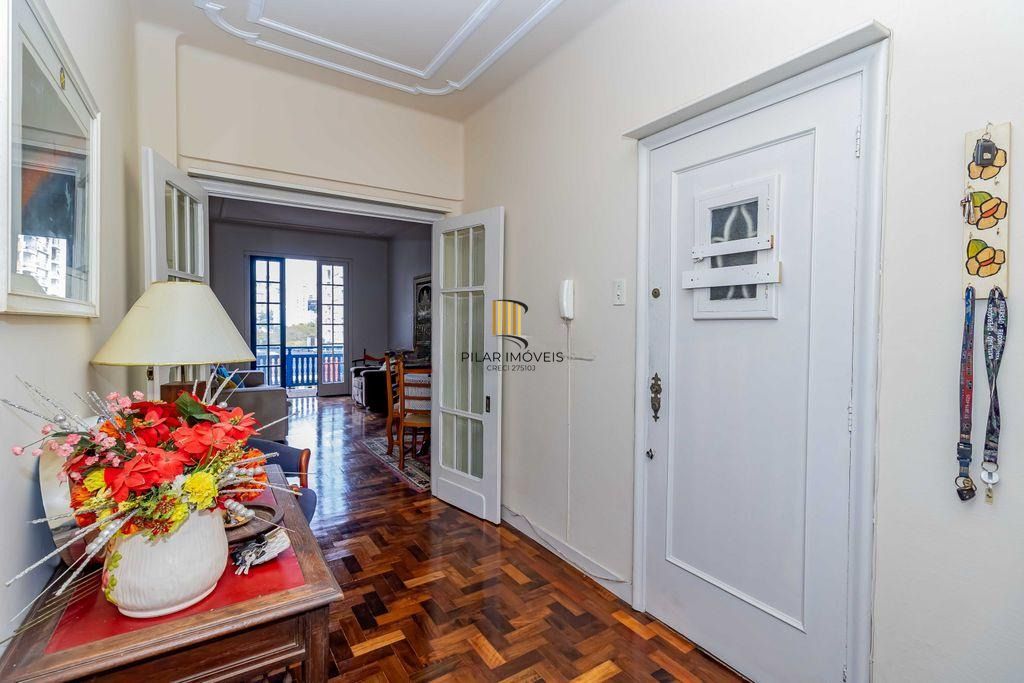 Vende-se apartamento com 2 quartos, sacada e 1 vaga – 113 m² – Moinhos de Vento