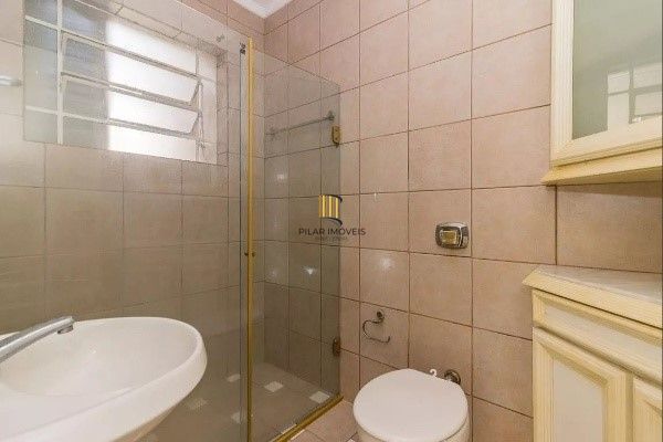Vende-se apartamento semi-mobiliado de 2 quartos - Menino Deus