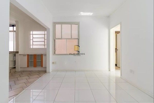 Vende-se apartamento semi-mobiliado de 2 quartos - Menino Deus