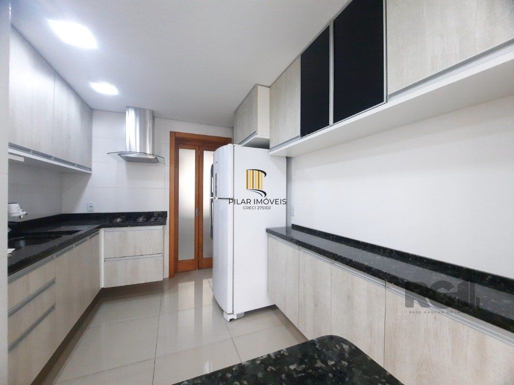 Vende-se apartamento impecável 2 quartos com suíte, 2 vagas cobertas, próximo da PUCRS - 80m² - Jardim Botânico