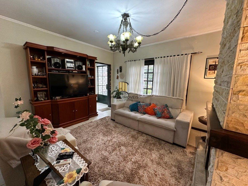 Vende-se ampla casa 3 quartos com hidro, 2 vagas, living com ladeira e salão de festas com churrasqueira - 260m² - Medianeira