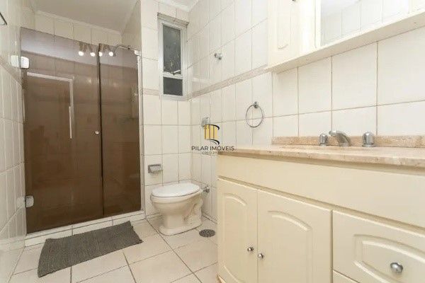 Vende-se apartamento com 3 quartos, 1 suíte, 2 vagas e 116m² - Moinhos de Vento