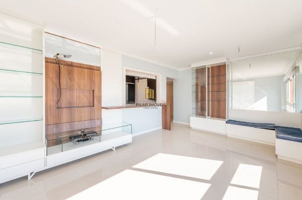 Vende-se apartamento com 2 quartos (1 suíte), 74m² e 2 vagas – Petrópolis