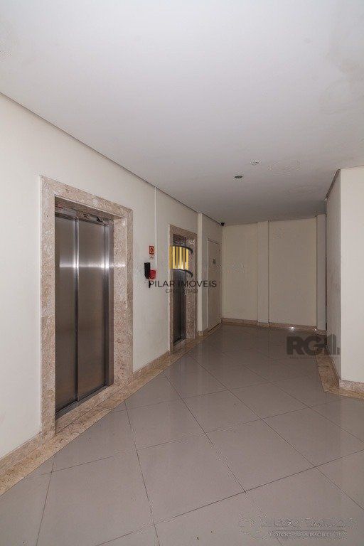 Apartamento 2 dormitórios, 1 suíte, 2 vagas no Bairro Petrópolis