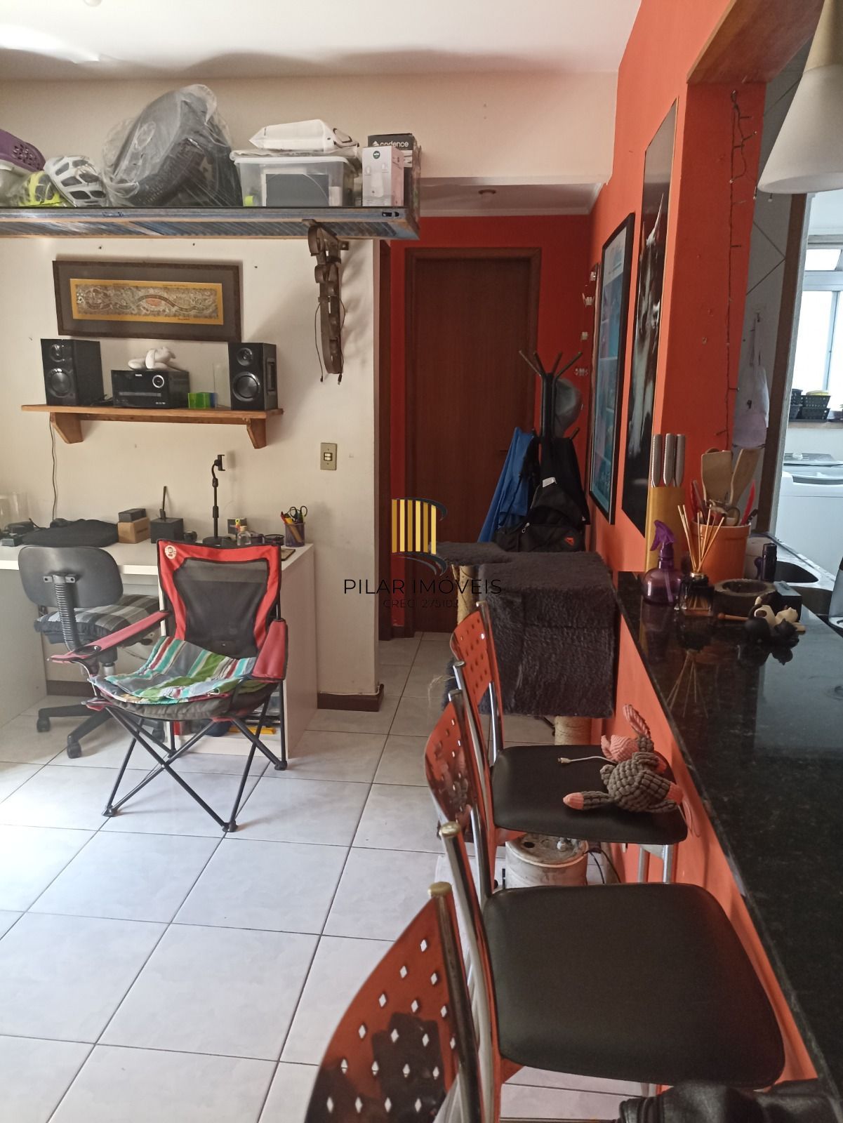 Vende-se apartamento de 1 dormitório com sacada e 47m² - Cidade Baixa