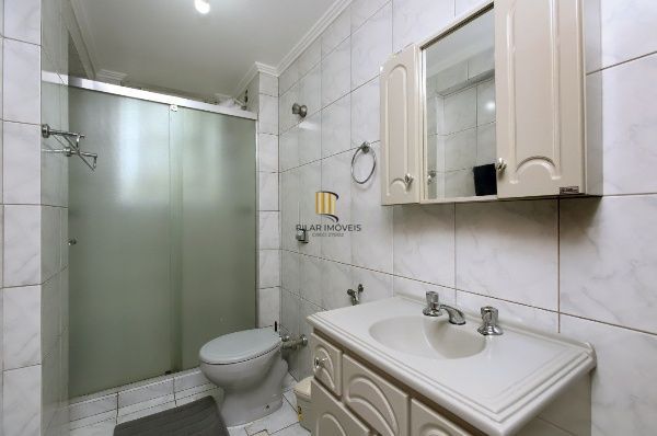 Vende-se apartamento com 3 quartos (1 suíte), 104 m² e 1 vaga – Moinhos de Vento