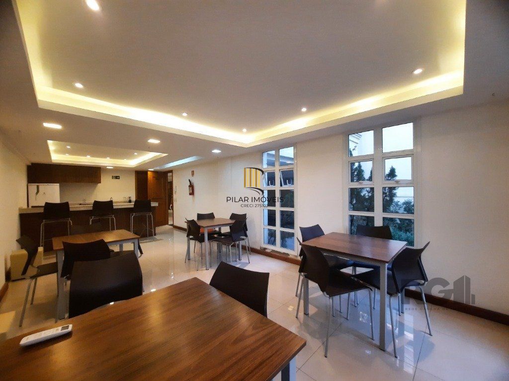 Vende-se apartamento impecável 2 quartos com suíte, 2 vagas cobertas, próximo da PUCRS - 80m² - Jardim Botânico