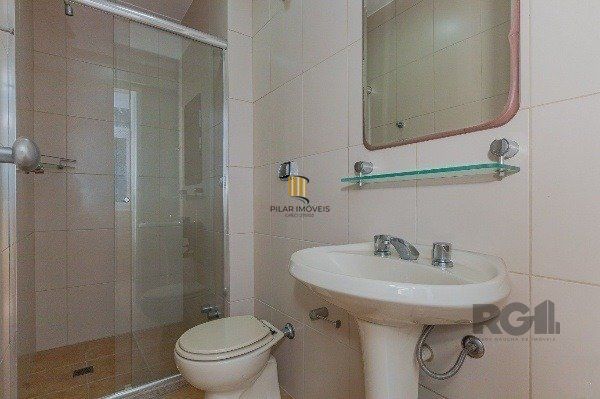 Vende-se luxuoso apartamento 3 quartos c/ suíte, dependência de empregada, gabinete, 2 vagas cobertas - 283m² - Moinhos de Vento
