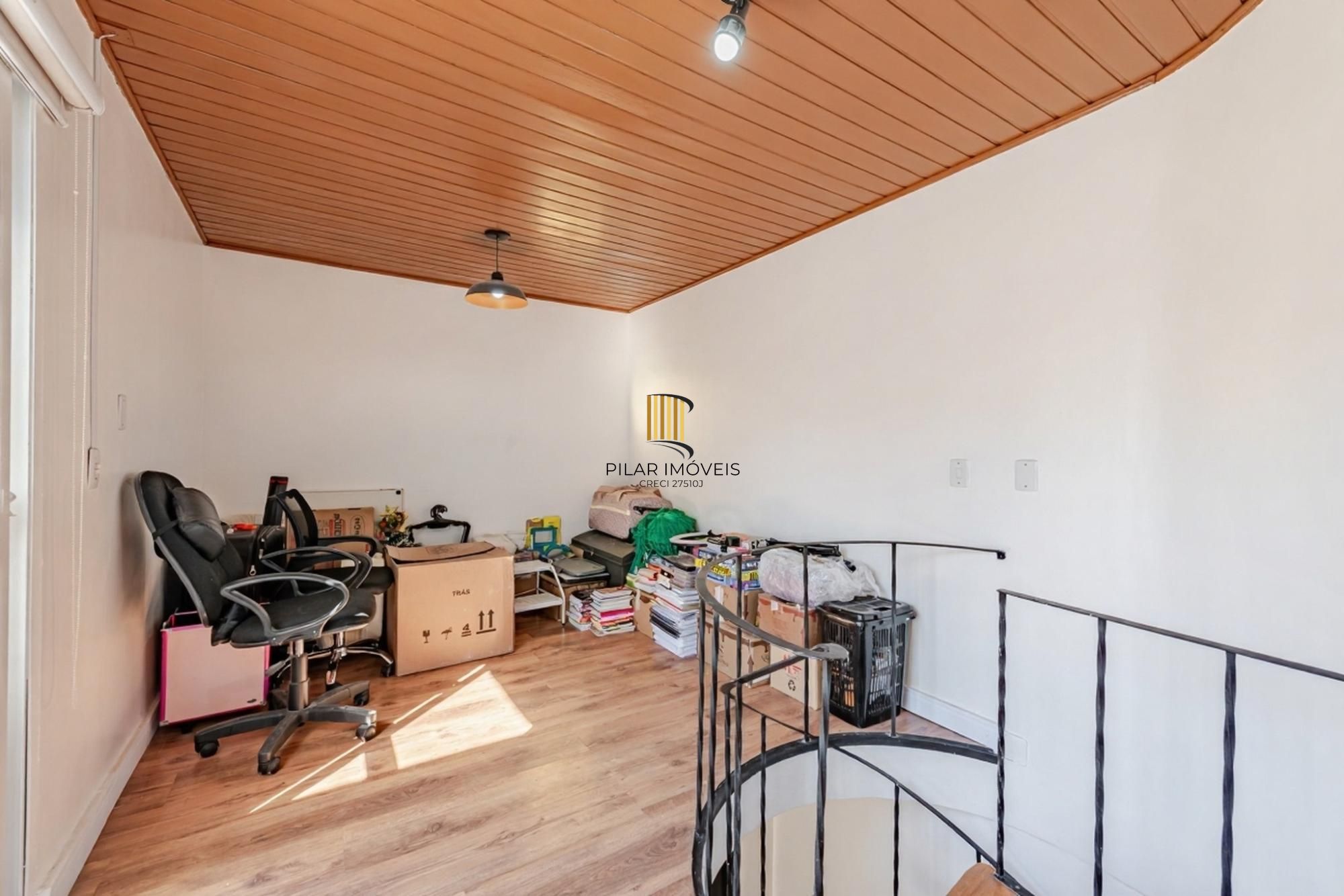 Vende-se cobertura duplex com 3 quartos (1 suíte), 117m² e 1 vaga – Menino Deus