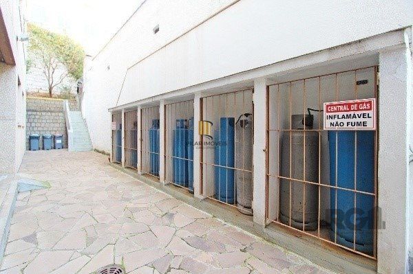 Vende-se bela cobertura 3 quartos com suíte, 2 vagas, dependencia completa em prédio com elevador - 220m² - Floresta