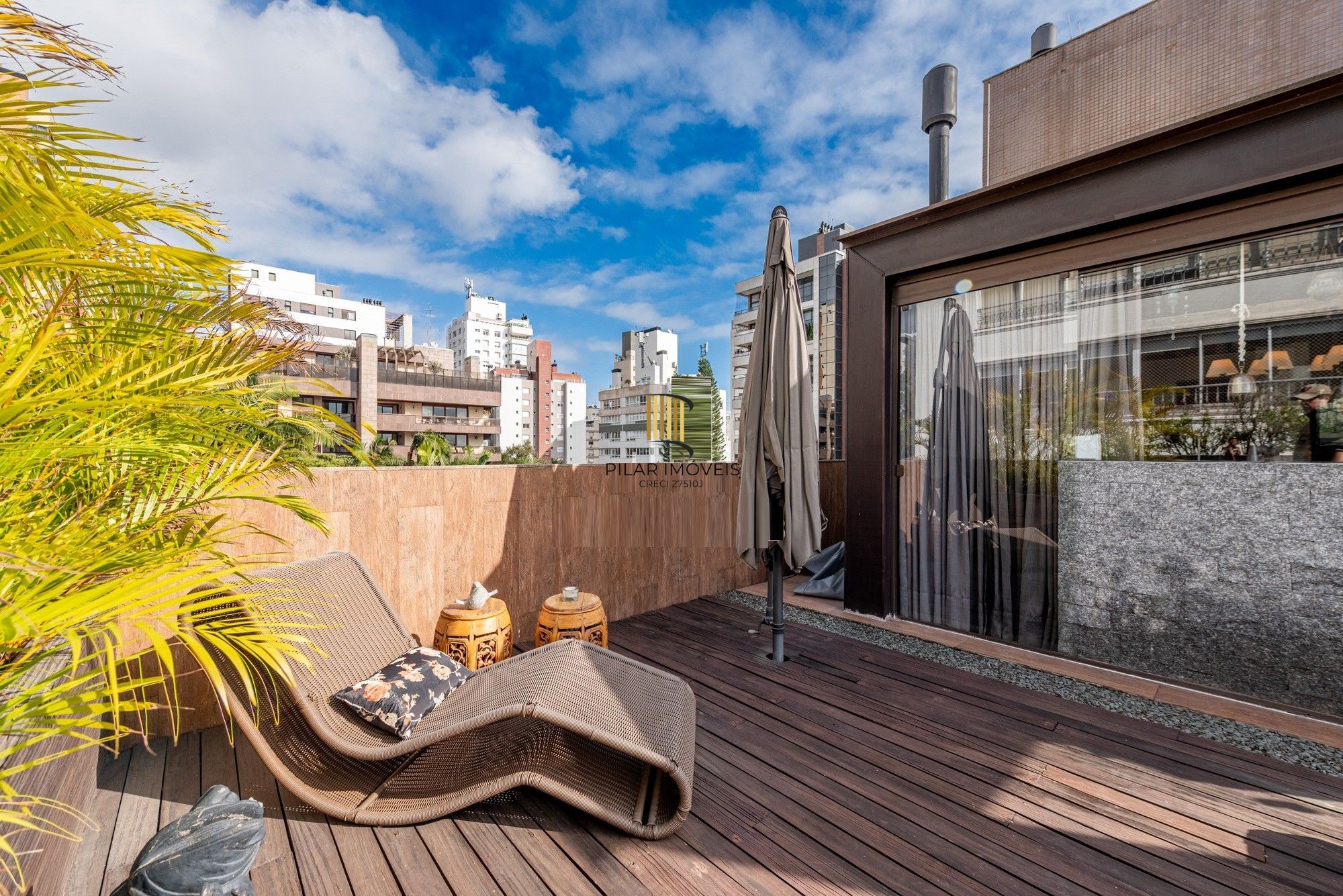 Vende-se cobertura com 2 quartos (1 suíte), 185m² e 2 vagas – Rio Branco