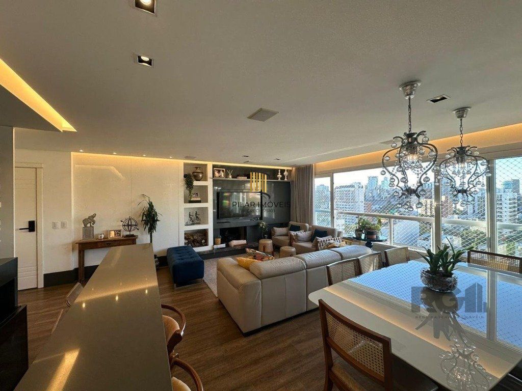 Vende-se luxuoso apartamento com 3 suítes, 2 vagas, lareira no bairro Rio Branco com 133m²