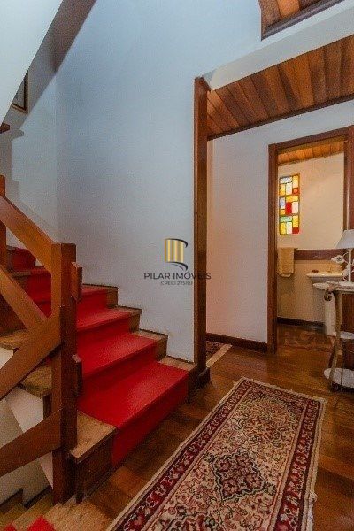 Vende-se ampla casa em condomínio com 3 quartos, suite master, sacada, perto da Encol - 292m² - Bela Vista