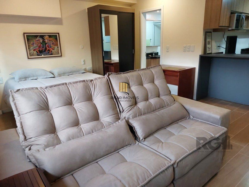 Apartamento stidio com 1 dormitório, 1 vaga de garagem no Bairro Auxiliadora.