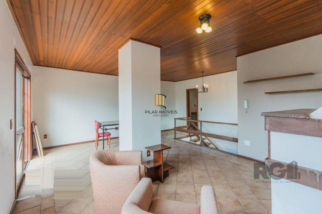 Ampla Cobertura de 181m² com 2 Quartos, Suíte e 2 Vagas no Bairro São João!