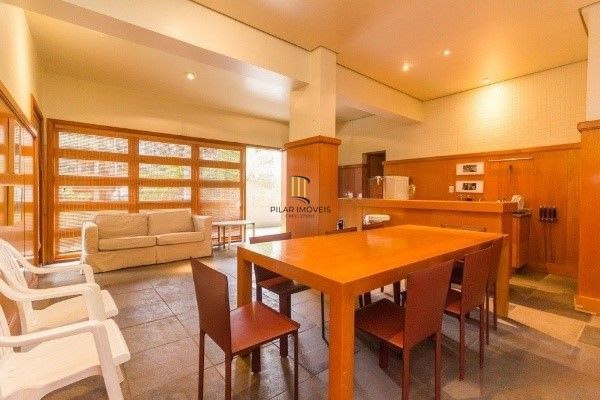 Amplo apartamento com 3 dormitórios, churrasqueira e hidromassagem - 222m² - Petrópolis