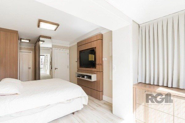 Apartamento Amplo de 3 Dormitórios com Suíte, Lareira e Infraestrutura Completa - 146m² - Mont Serrat