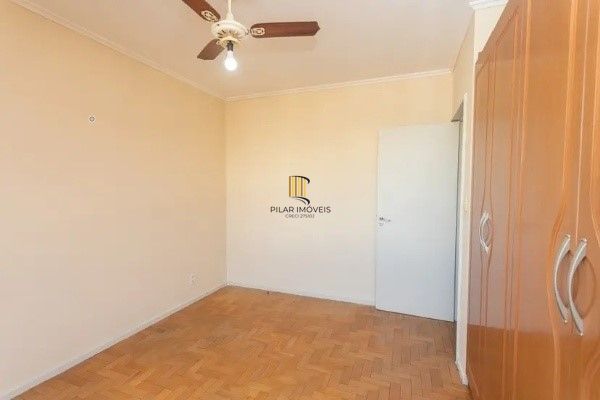 Vende-se apartamento com 3 quartos, 1 suíte, 2 vagas e 116m² - Moinhos de Vento