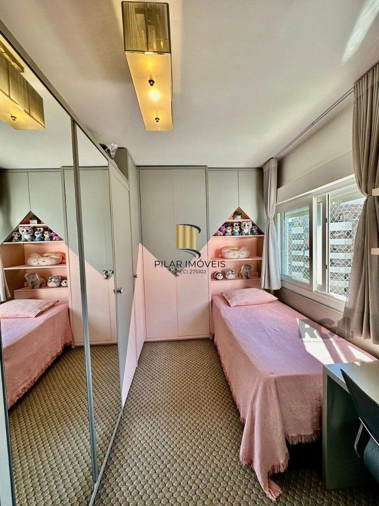Vende-se luxuoso apartamento com 3 suítes, 2 vagas, lareira no bairro Rio Branco com 133m²