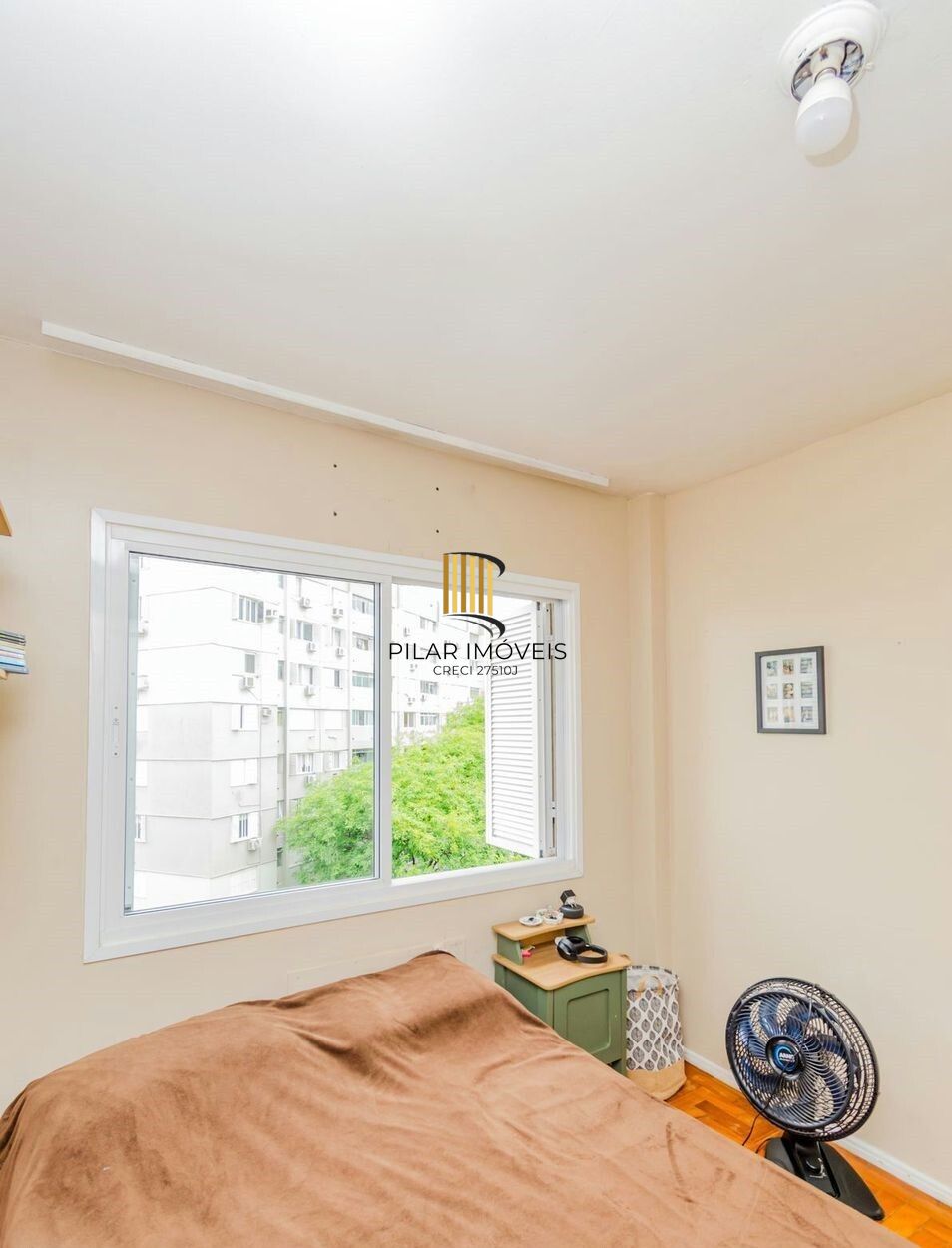 Vende-se apartamento com 2 quartos, 78m² e 1 vaga - Bom Fim