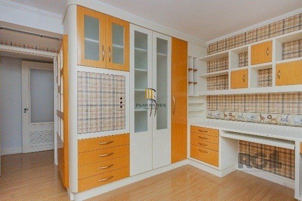 Vende-se luxuoso apartamento 3 quartos c/ suíte, dependência de empregada, gabinete, 2 vagas cobertas - 283m² - Moinhos de Vento