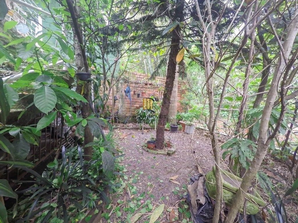 Vende-se casa com 4 quartos( 1 suíte), 156 m² e 2 vagas - Partenon