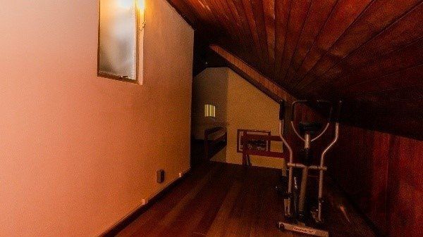 Vende-se ampla casa em condomínio com 3 quartos, suite master, sacada, perto da Encol - 292m² - Bela Vista