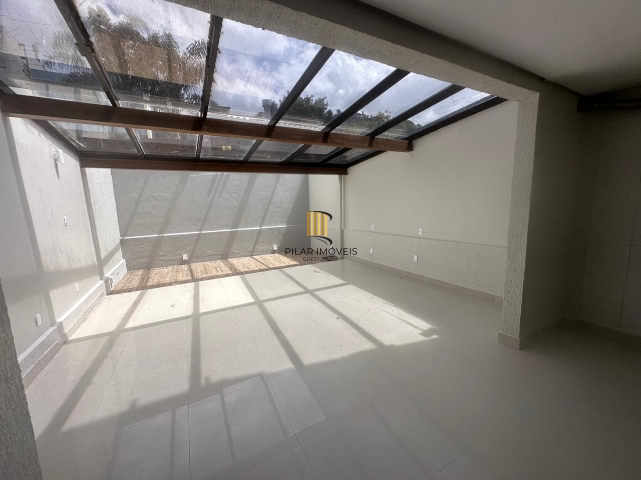 Vende-se casa com 4 suítes, 184m² e 4 vagas – Chácara das Pedras