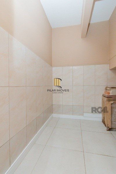Vende-se ampla casa em condomínio com 3 quartos, suite master, sacada, perto da Encol - 292m² - Bela Vista